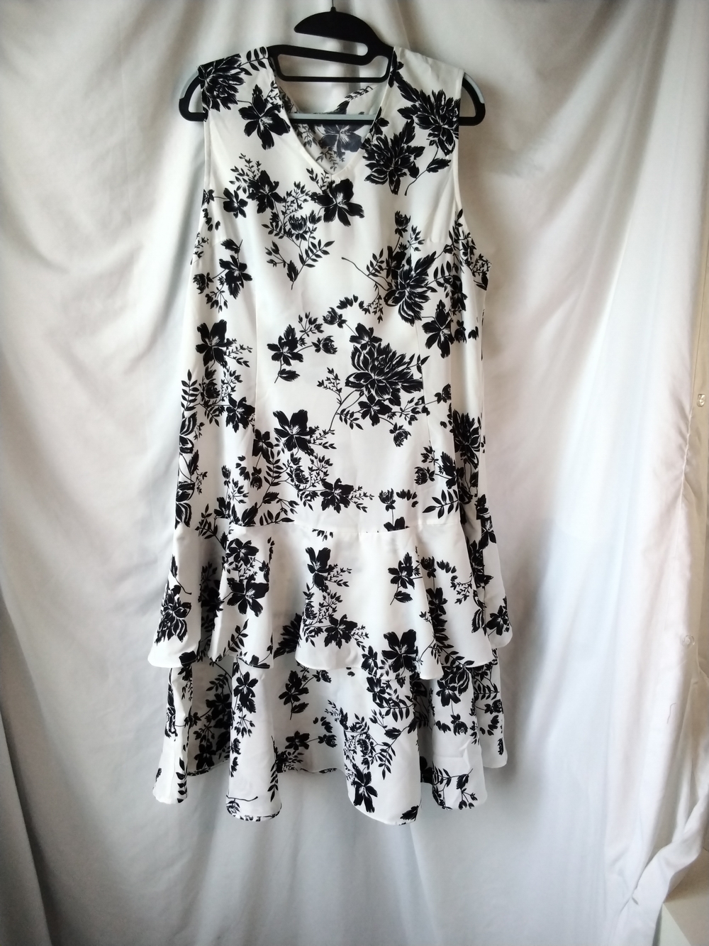 Allegra K White Sleeveless Tiered Dress with Black Floral Print